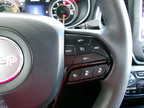 Used 2023 Jeep Cherokee Altitude Lux AWD/4WD image 11