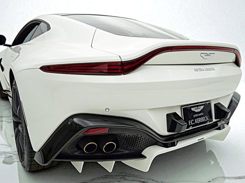 Used 2019 Aston Martin V8 Vantage Coupe image 18