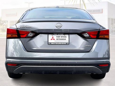 Used 2025 Nissan Altima 2.5 SV image 17