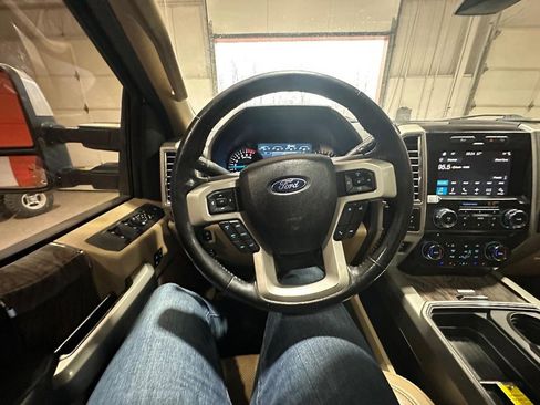Used 2017 Ford F350 Lariat image 29
