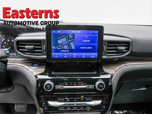 Used 2022 Ford Explorer Limited w/ Equipment Group 301A AWD/4WD image 12