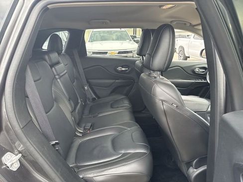 Used 2015 Jeep Cherokee Limited image 16