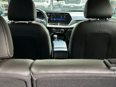 Used 2025 Chevrolet Trax LT w/ Driver Confidence Package image 9