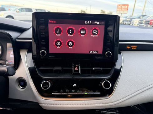 Used 2022 Toyota Corolla SE image 32