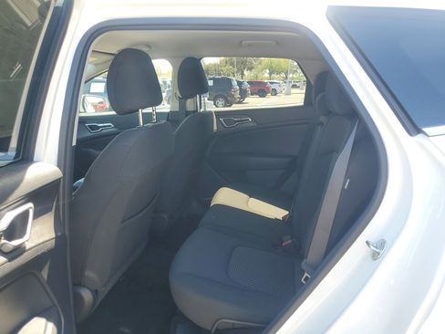 Used 2025 Kia Sportage LX image 9