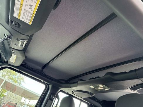 Used 2022 Jeep Gladiator Sport image 40