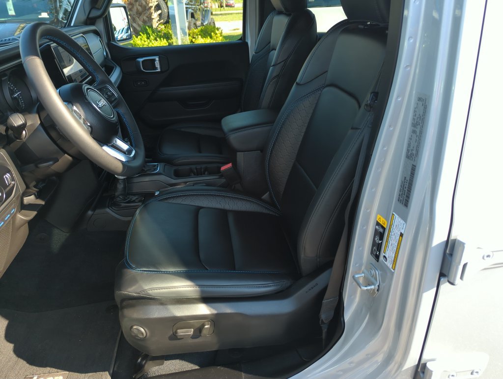 Used 2024 Jeep Wrangler High Altitude AWD/4WD image 9