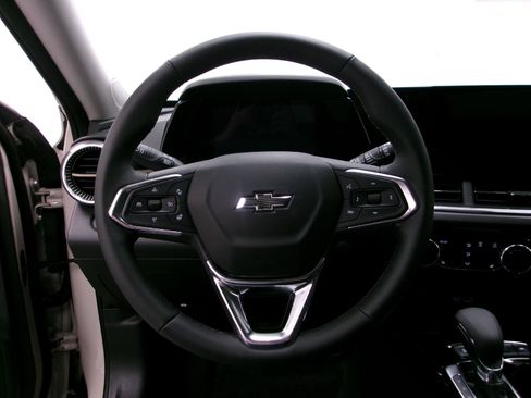 Used 2026 Chevrolet Trax ACTIV w/ Driver Confidence Package FWD image 6