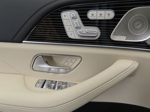 New 2026 Mercedes-Benz GLS 580 4MATIC image 24