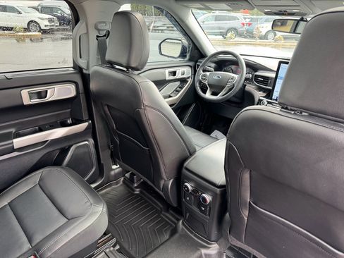 Certified 2023 Ford Explorer Limited w/ Limited Technology Package AWD/4WD image 19