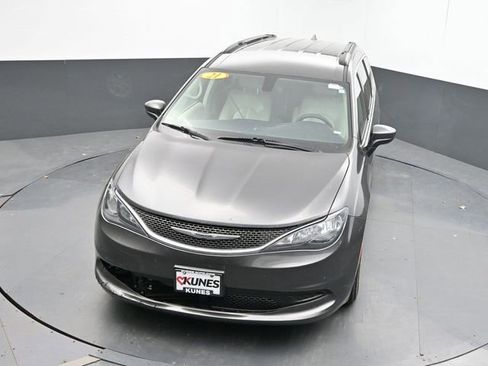 Used 2021 Chrysler Voyager Lxi FWD image 14