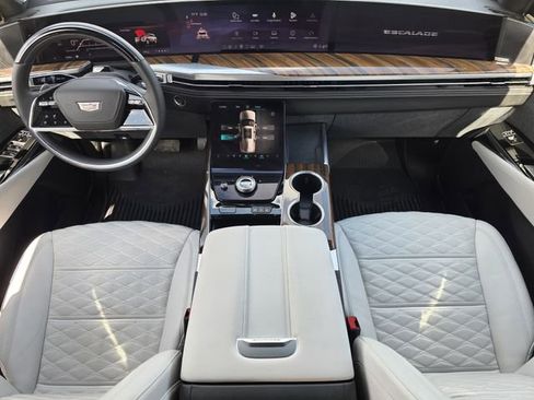 Used 2026 Cadillac Escalade Platinum Sport w/ LPO, ONYX Package image 21