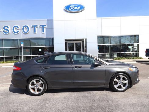 Used 2015 Ford Fusion SE image 13