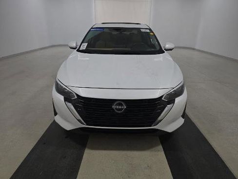 Used 2024 Nissan Sentra SV w/ SV Premium Package image 2