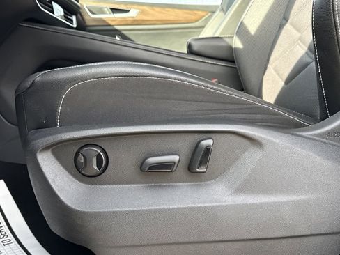 Used 2024 Volkswagen Atlas SE image 32