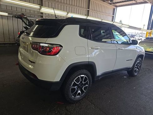 Used 2025 Jeep Compass Trailhawk AWD/4WD image 3