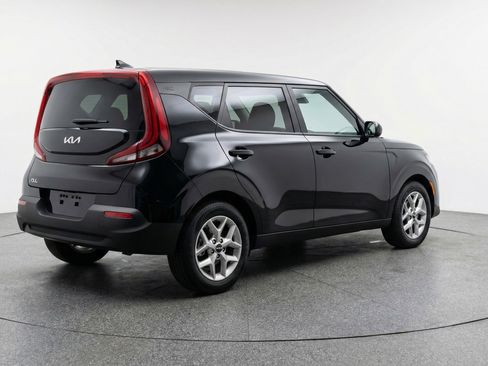 Used 2025 Kia Soul LX w/ LX Technology Package FWD image 9