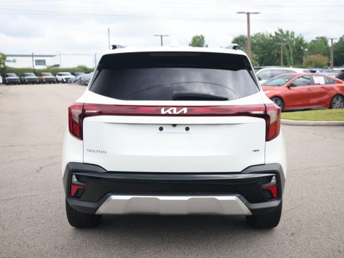 Used 2024 Kia Seltos SX w/ SX Sunroof Package AWD/4WD image 2