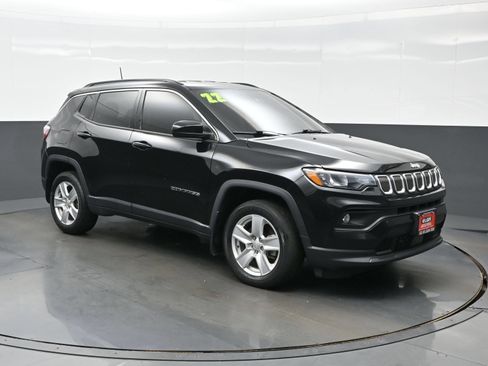 Used 2022 Jeep Compass Latitude AWD/4WD image 8