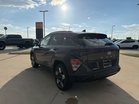 Used 2024 Hyundai Kona SEL AWD/4WD image 3