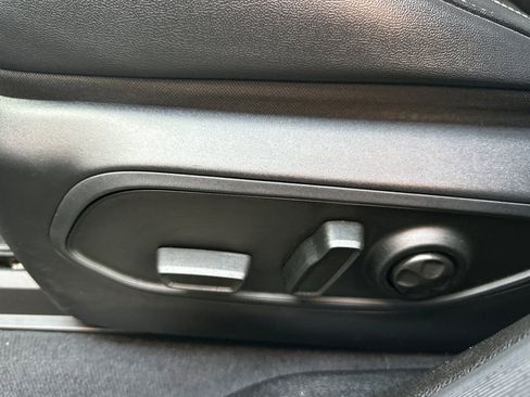 Used 2023 Jeep Grand Cherokee L Limited w/ Black Appearance Package image 15