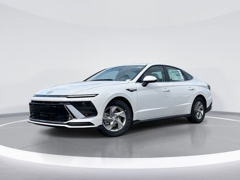 New 2026 Hyundai Sonata SE FWD image 1