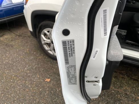 Used 2025 Jeep Compass Latitude image 29