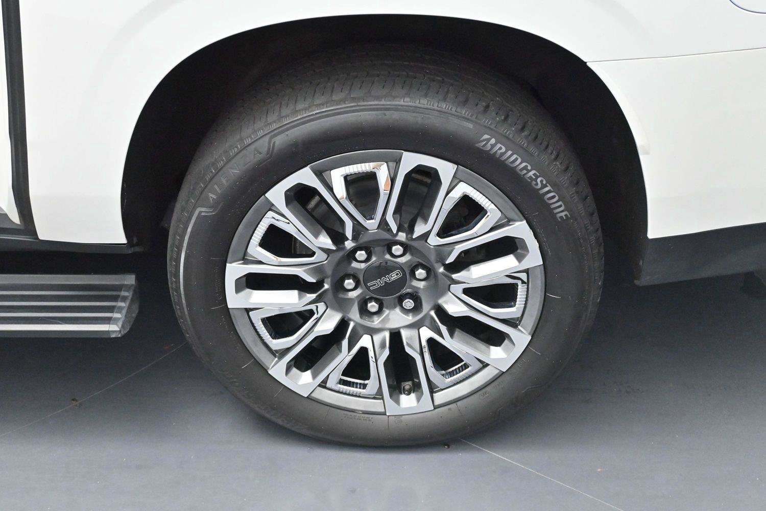 Used 2023 GMC Yukon XL Denali Ultimate AWD/4WD image 37