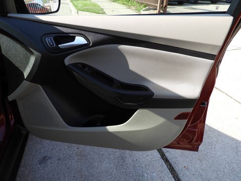 Used 2016 Ford Focus SE FWD image 35