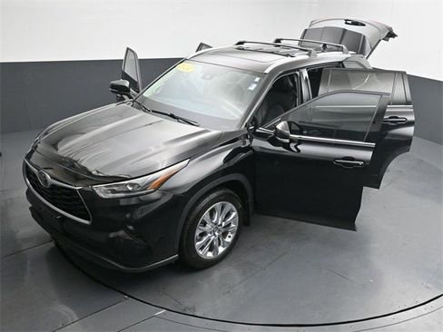 Used 2024 Toyota Highlander Limited image 37