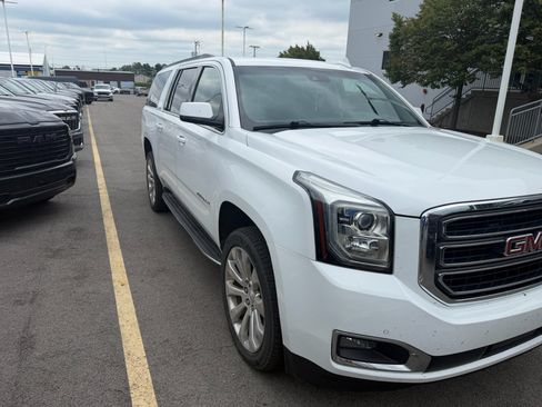 Used 2019 GMC Yukon XL SLT w/ Open Road Package AWD/4WD image 2