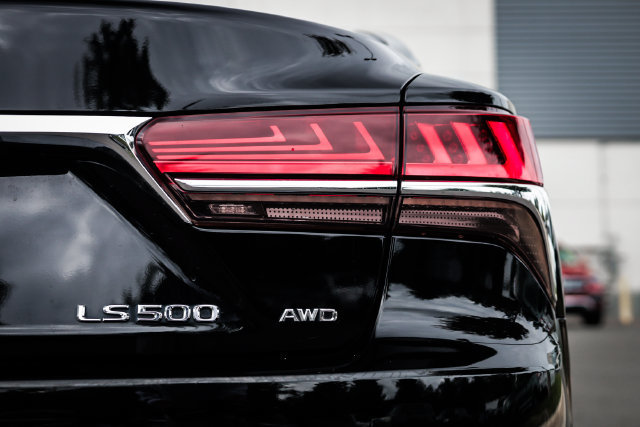 Used 2018 Lexus LS 500 AWD w/ Luxury Package image 24