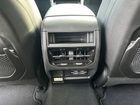 New 2025 Jeep Grand Cherokee Altitude image 33