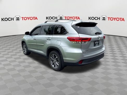 Used 2019 Toyota Highlander XLE AWD/4WD image 6