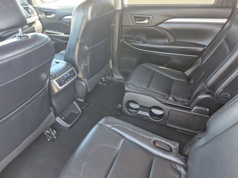 Used 2018 Toyota Highlander XLE image 15