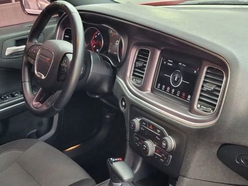Used 2018 Dodge Charger SXT image 33
