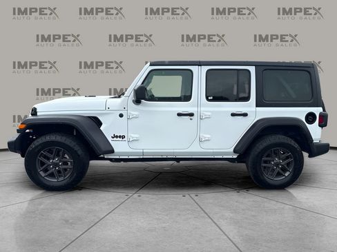 Used 2025 Jeep Wrangler Unlimited Sport AWD/4WD image 2