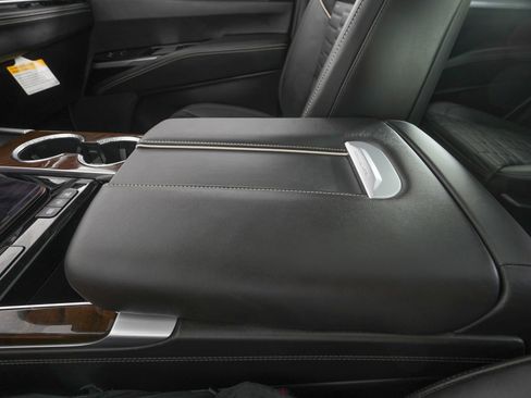 Used 2025 Cadillac Escalade Sport Platinum w/ LPO, ONYX Package image 33