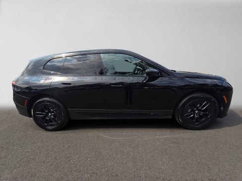 Used 2024 BMW iX xDrive50 w/ Premium Package AWD/4WD image 4
