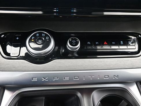 Used 2025 Ford Expedition Platinum AWD/4WD image 17