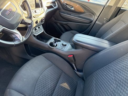 Used 2020 GMC Terrain SLE w/ Driver Convenience Package image 4