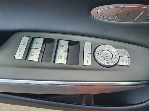 Used 2024 Genesis GV70 2.5T w/ Advanced Package image 22