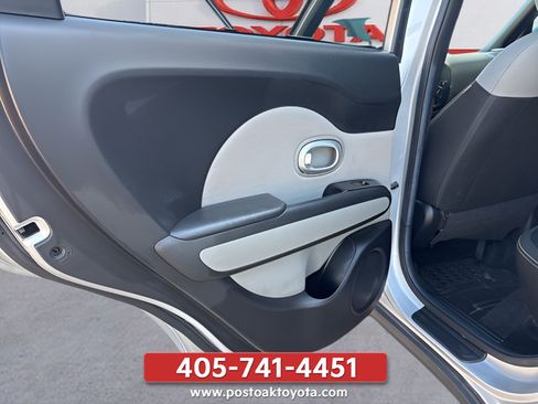 Used 2015 Kia Soul + FWD image 19