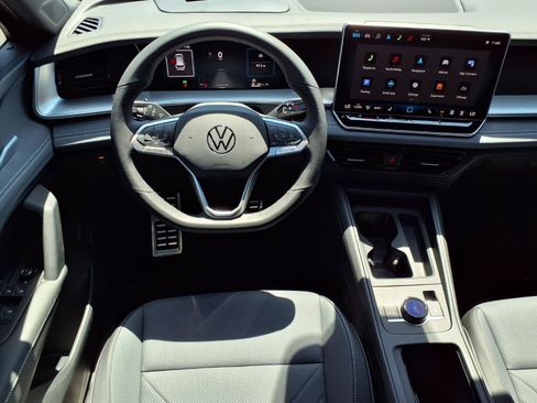 New 2026 Volkswagen Tiguan SE R-Line AWD/4WD image 13