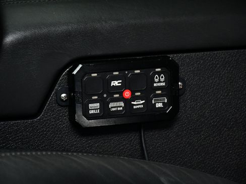 Used 2016 Ford F250 Platinum w/ FX4 Off-Road Package image 33