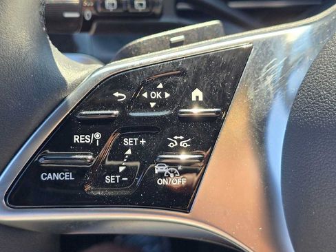 Used 2025 Mercedes-Benz GLC 300 4MATIC image 33