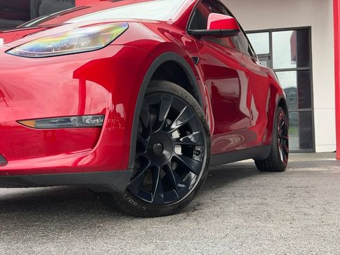 Used 2024 Tesla Model Y Long Range AWD/4WD image 2