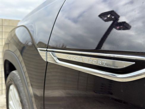 Used 2023 Volkswagen Atlas Cross Sport SE w/ Panoramic Sunroof Package image 9