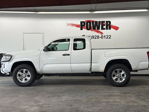 Used 2016 Toyota Tacoma SR image 6