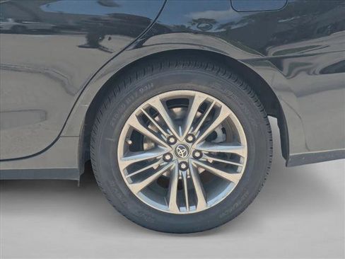 Used 2017 Toyota Camry SE w/ Moonroof Package image 15